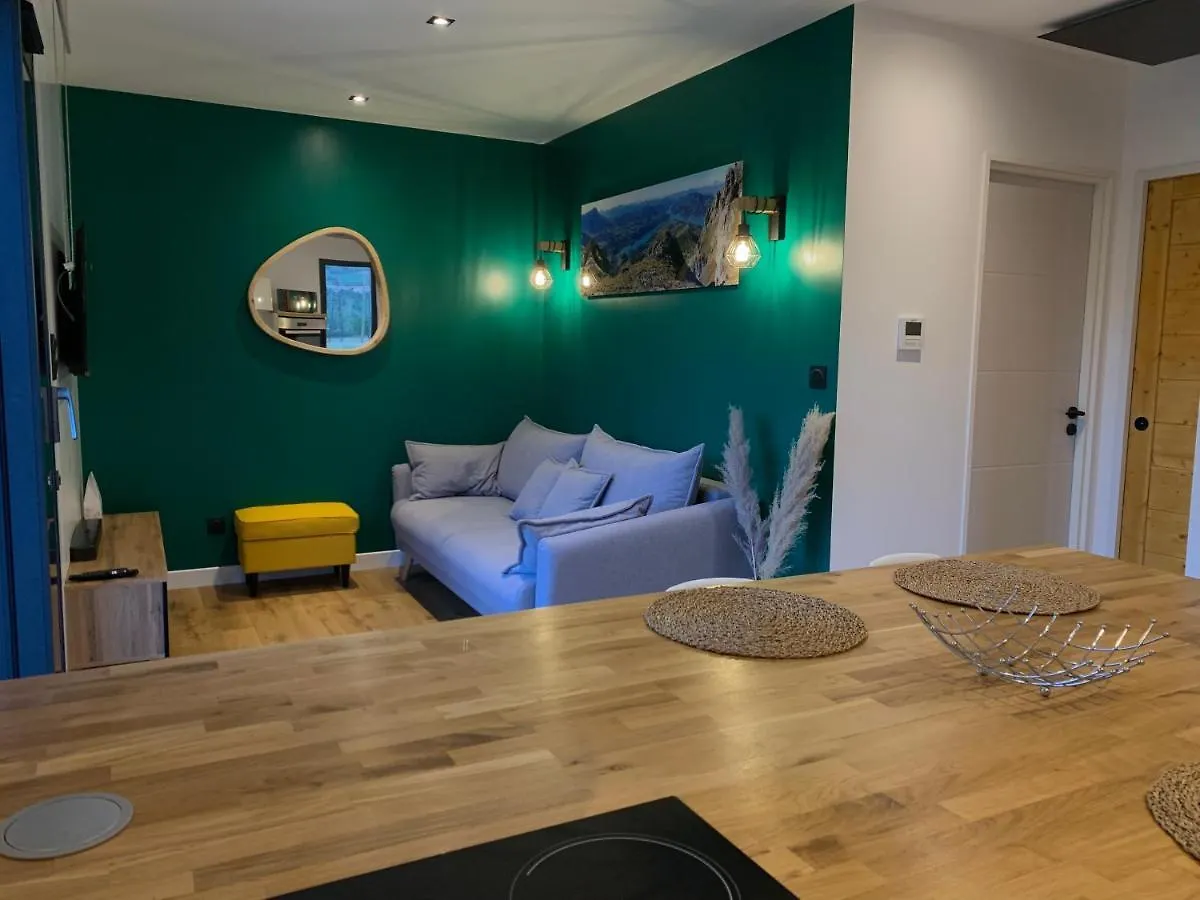 Holiday home Charmant Logement Entre Lac Et Montagne Rochebrune  France
