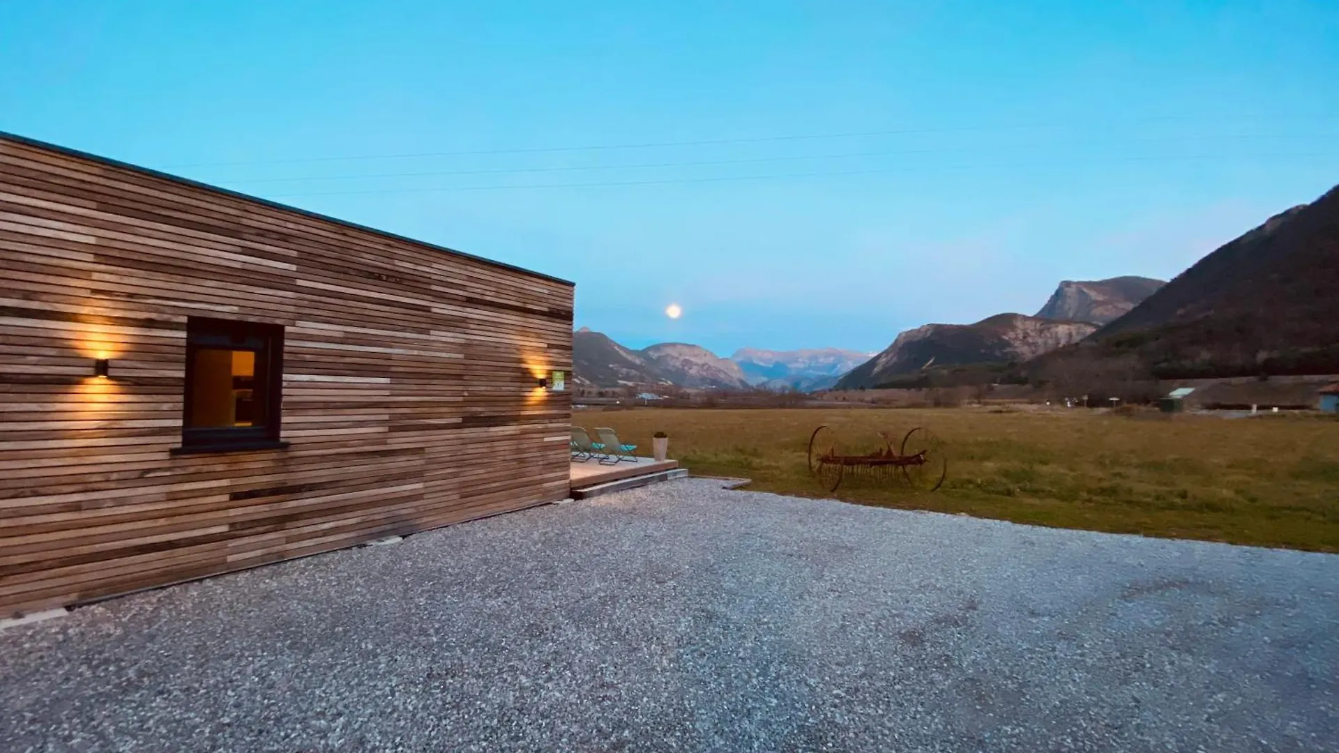 Charmant Logement Entre Lac Et Montagne Rochebrune  Holiday home